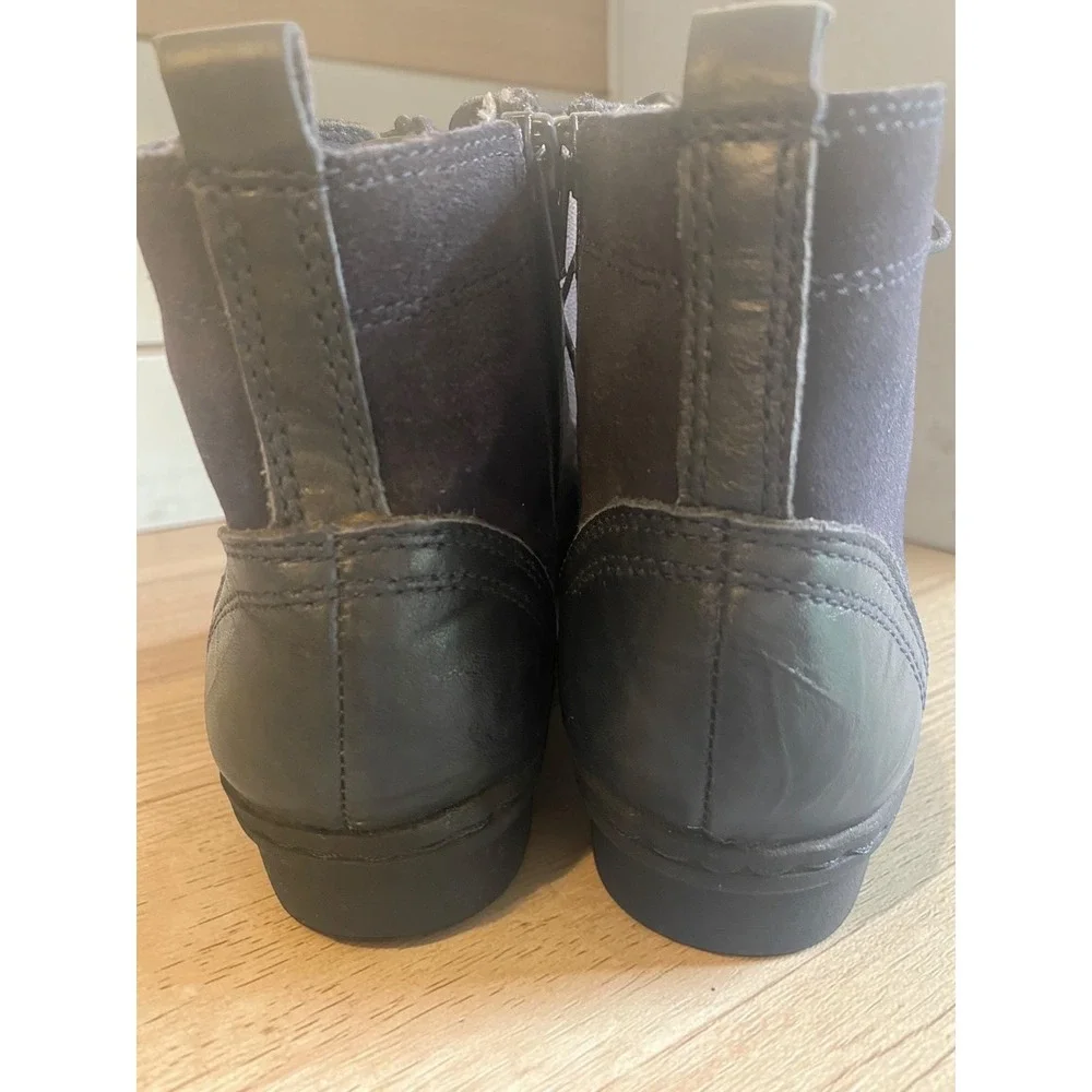Clarks Collection Whistle Watch Blue  Suede Lace Up Size 9 Womans Ankle Boots